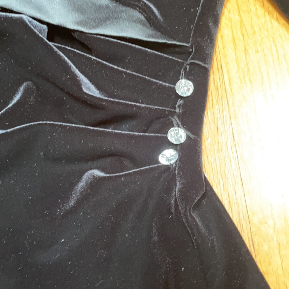 Flattering Top - Picture 3 of 9